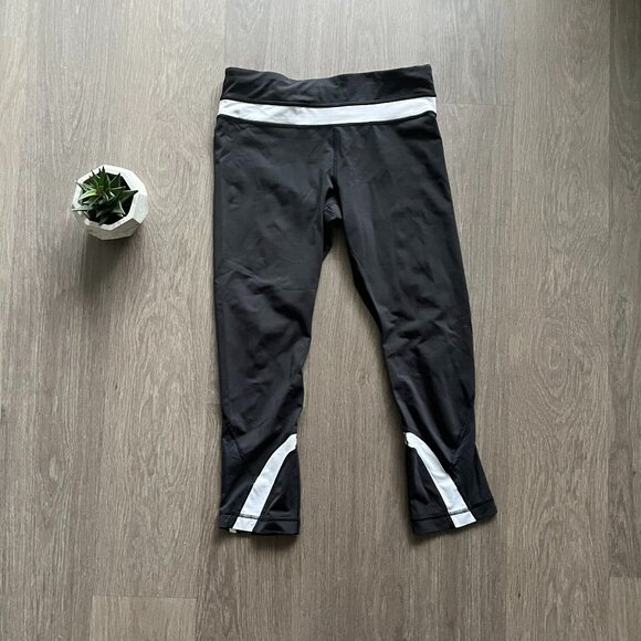 Lululemon Black Cropped Leggings w White Piping Details (& Zipped Back Pocket) - Picture 1 of 13